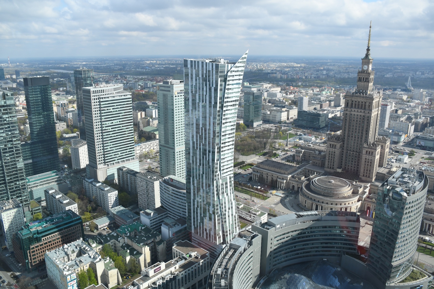 Zakelijk centrum van Warszawa met het Paleis van Cultuur en Wetenschap